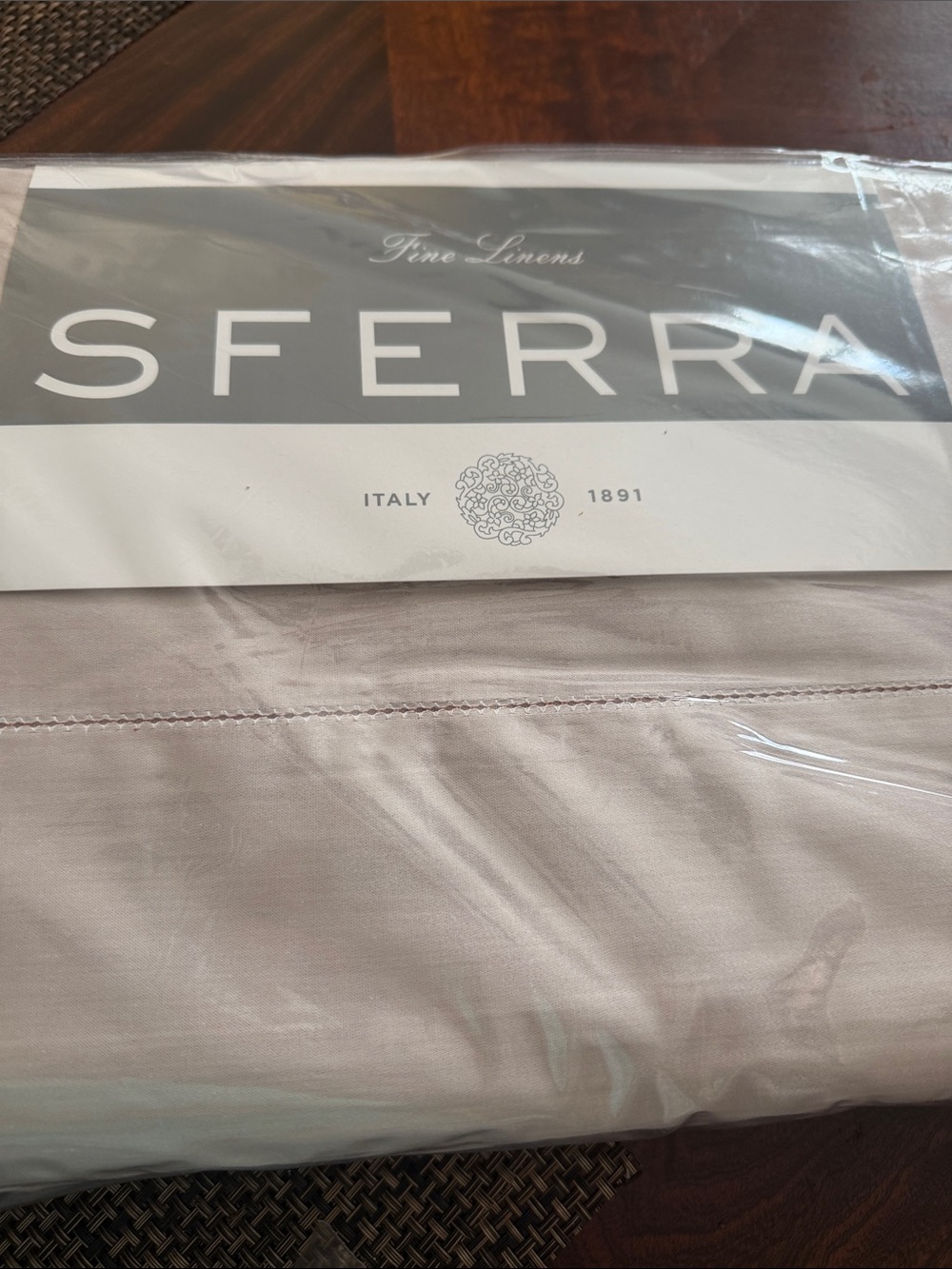 SFERRA Blush Linen Sheet set with Single-Needle Hem queen size